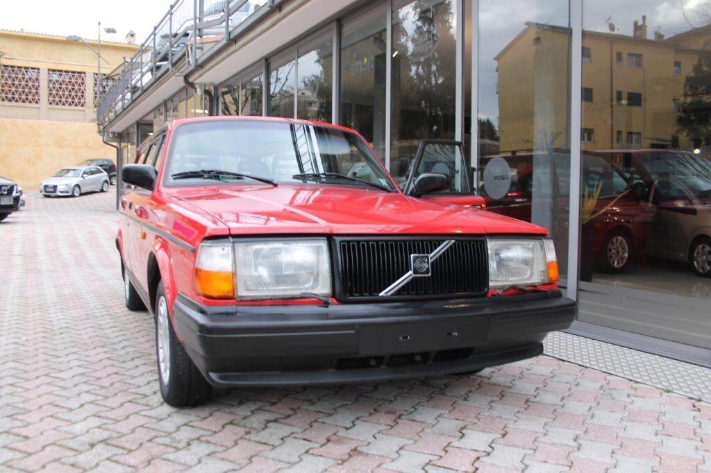 VOLVO 240 2.0 cat Station Wagon Polar