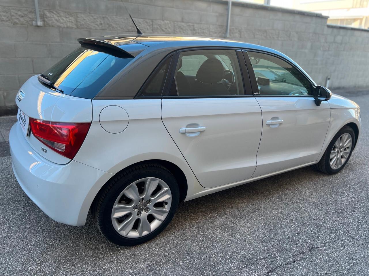 Audi A1 SPB Sportback 1.6 tdi Ambition 105cv LED/PDC PERFET.
