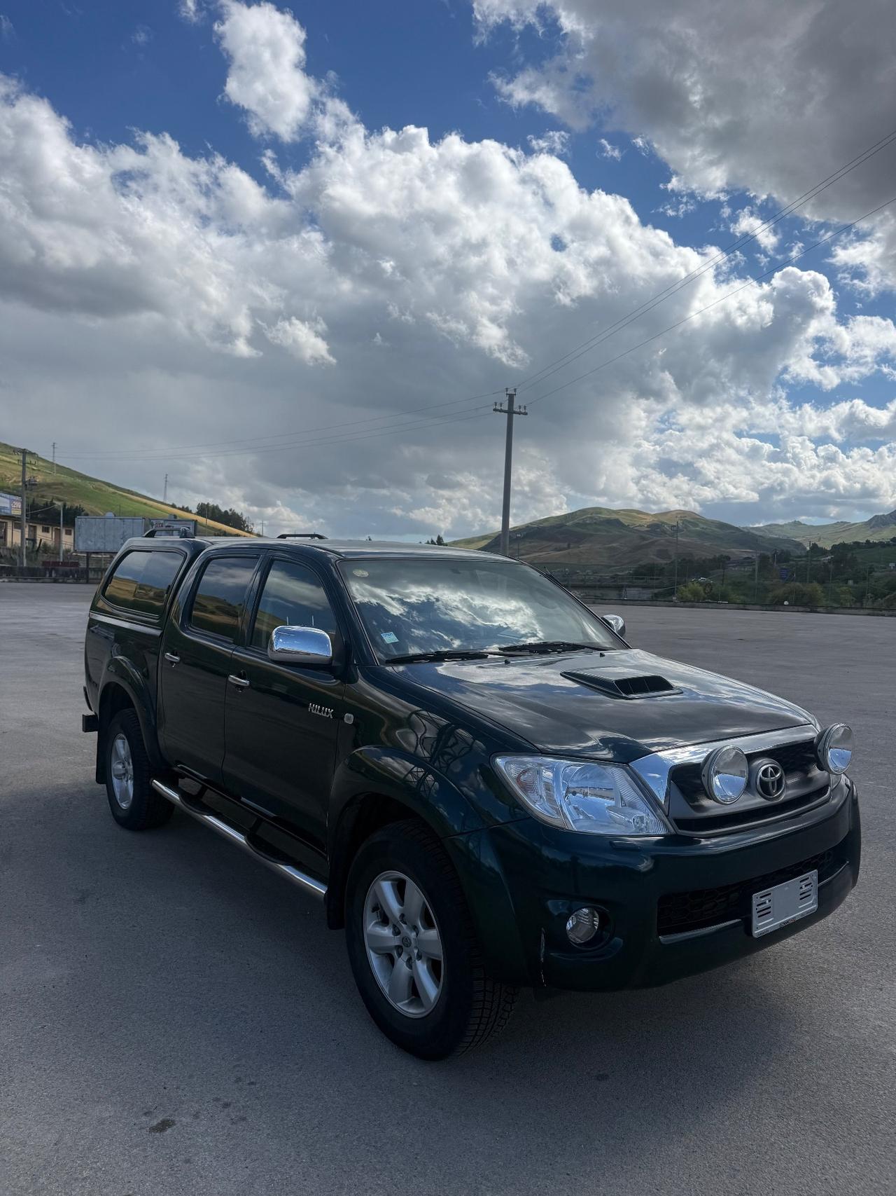 Toyota Hilux 3.0 D-4D 4WD 4p. Doub. Cab SR+