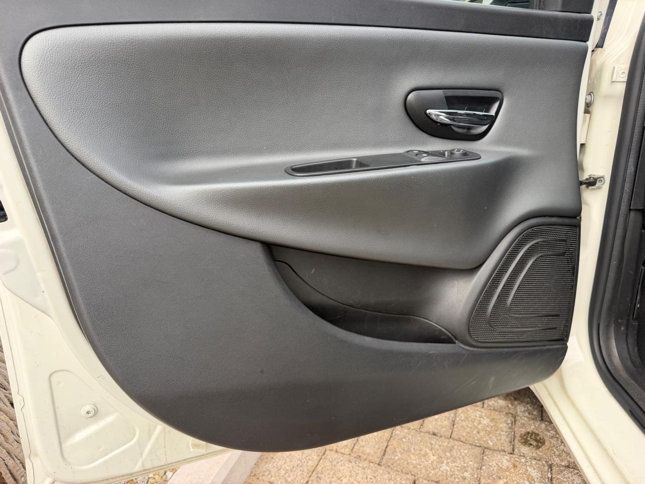 Lancia Ypsilon 1.2 69 CV 5 porte S&S Gold