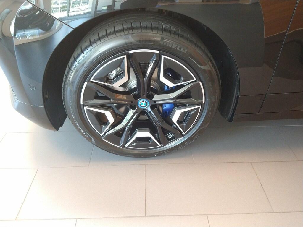 BMW iX 40 pacchetto sportivo xDrive