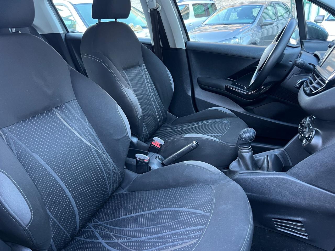 Peugeot 208 1.4 HDi 68 CV 5 porte Allure