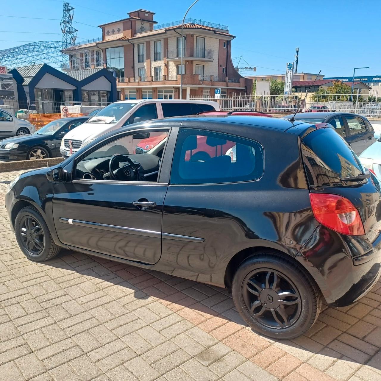 88.188 KM CLIO 1.2 PER NEOPATENTATI PERFETTA