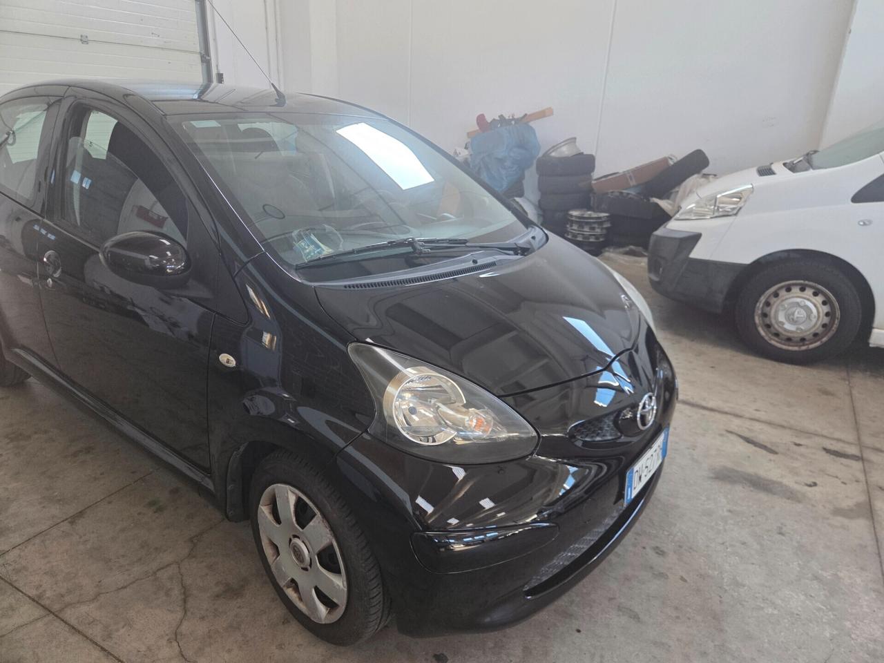 Toyota Aygo 1.0 12V VVT-i 5 porte Sol