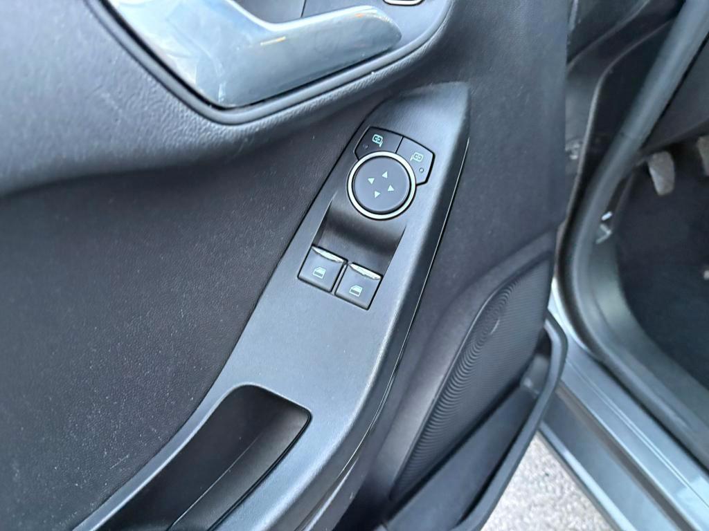 Ford Fiesta 5p 1.1 BENZ/GPL 85 CV ADATTA NEOPATENTATI