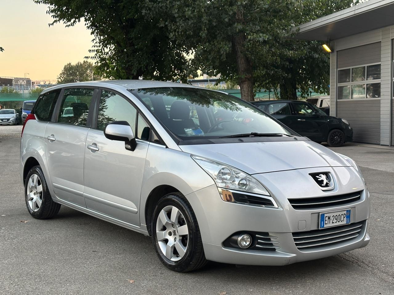 Peugeot 5008 1.6 HDi 112CV Business 5 posti