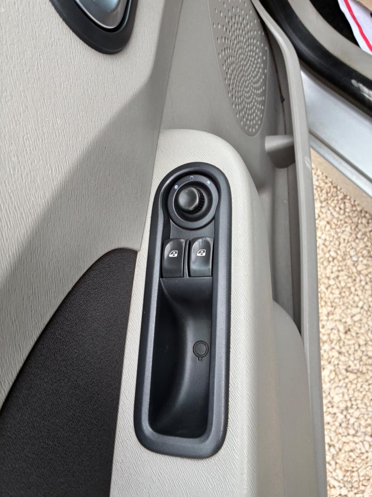 Renault Twingo 1.5 dCi 65CV Initiale