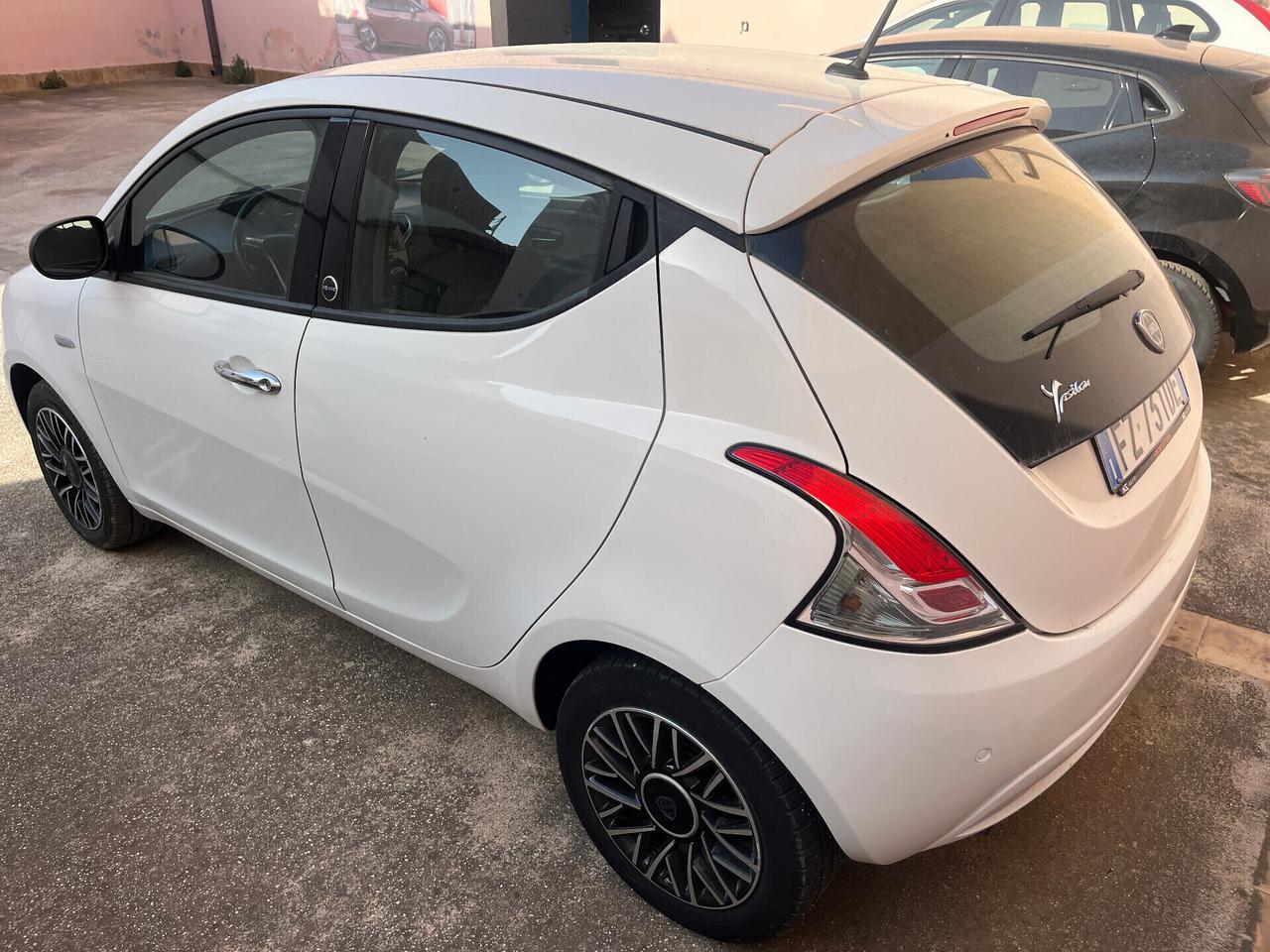 Lancia Ypsilon 1.2 69 CV 5 porte GPL Ecochic Platinum