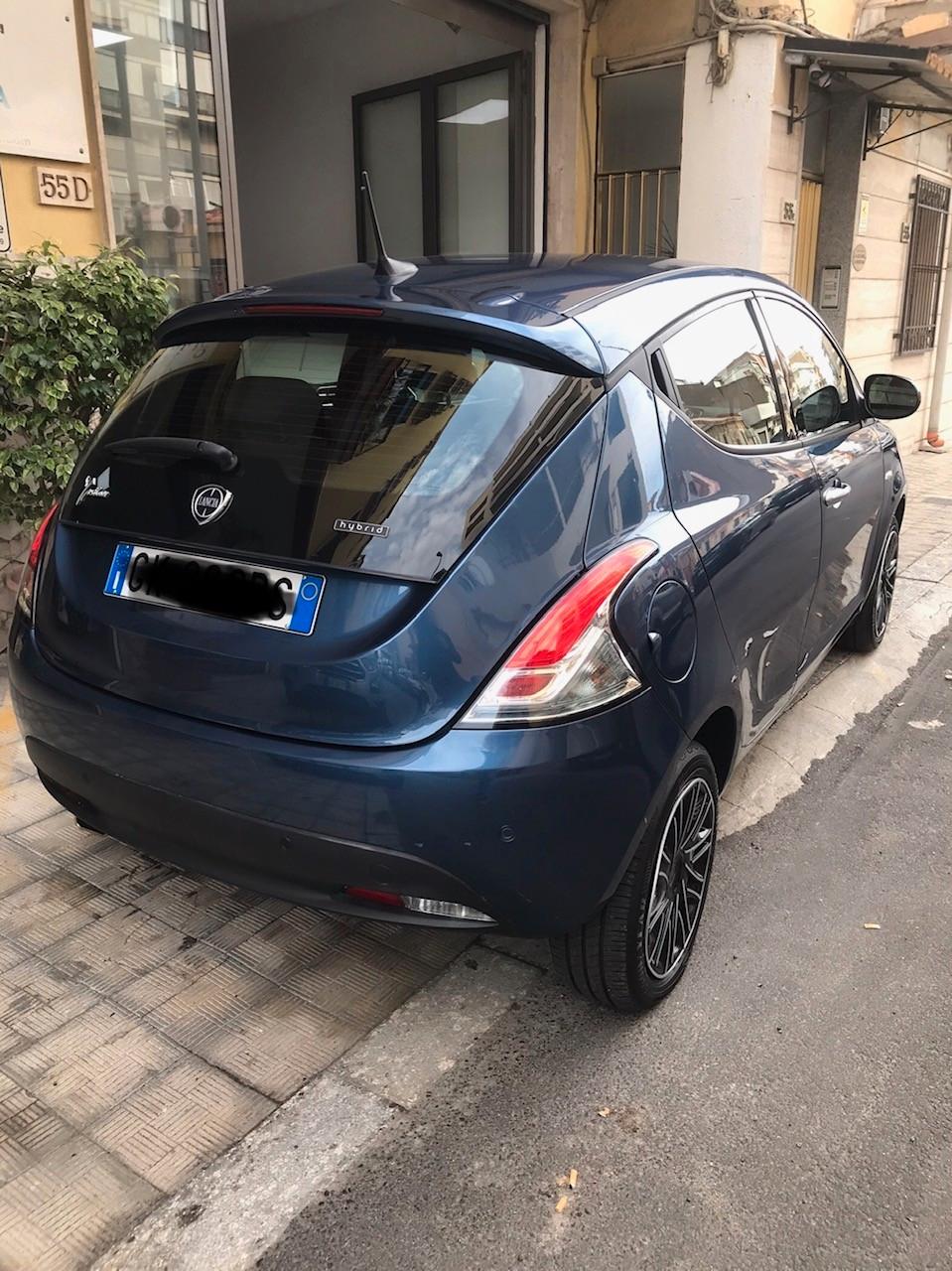 Lancia Ypsilon 1.0 FireFly 5 porte S&S Hybrid Ecochic Gold