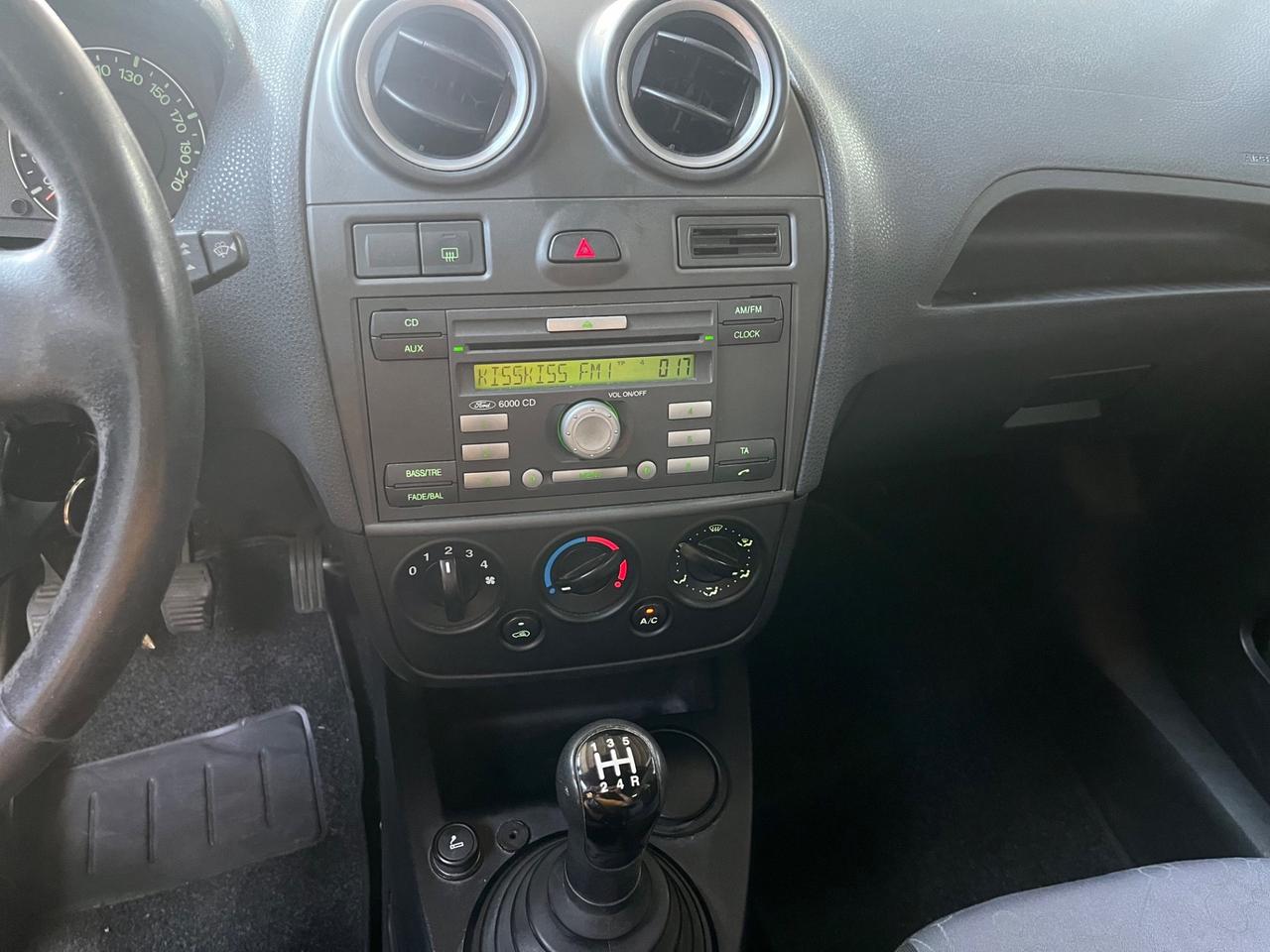 Ford Fiesta 1.4 16V 5p. Ghia