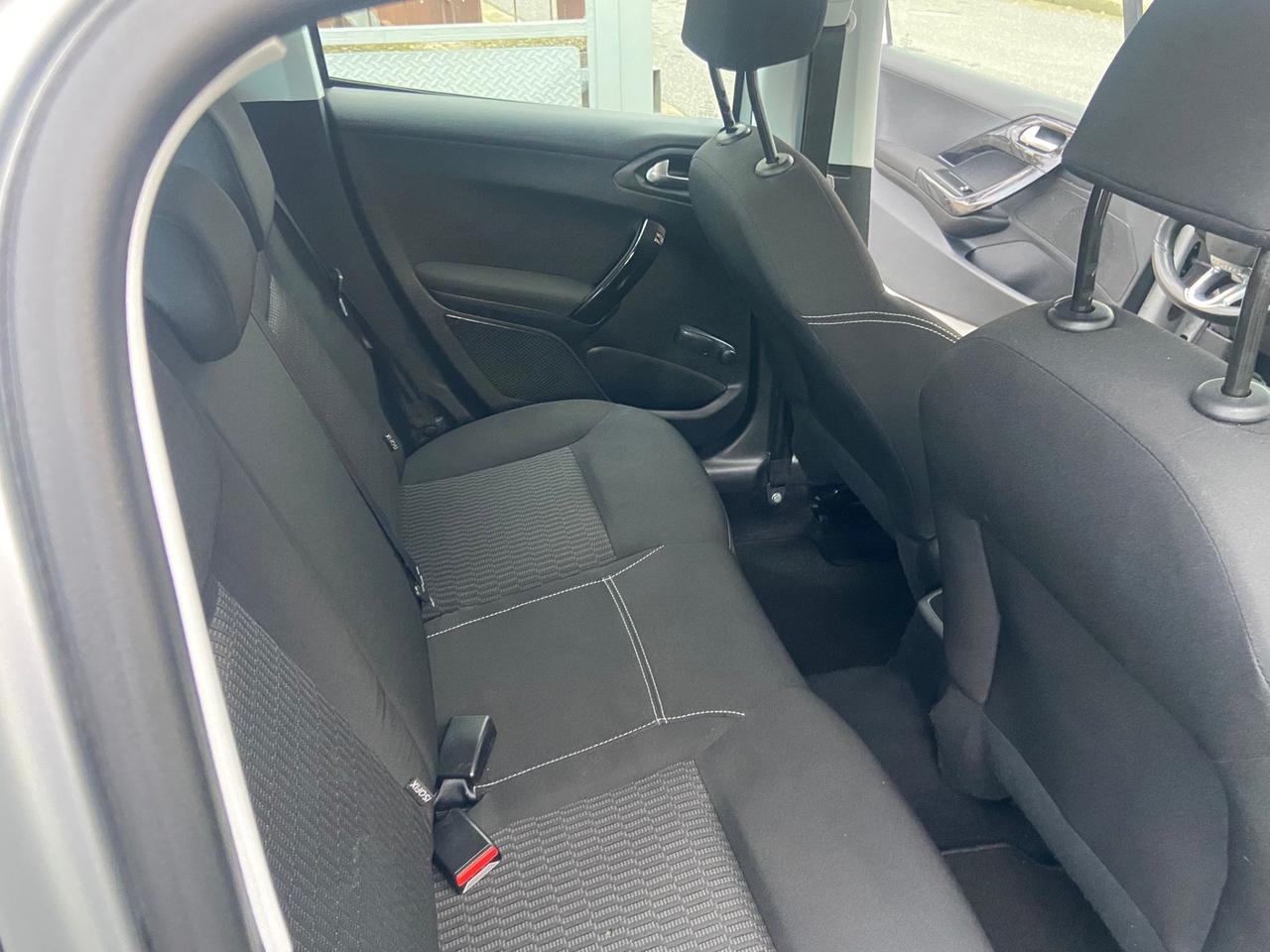 Peugeot 208 BlueHDi 75 5 porte Black Line