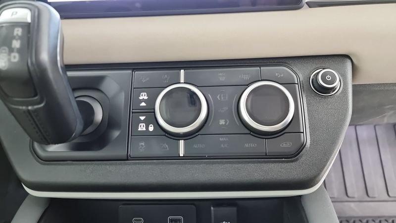 Land Rover Defender 110 3.0 l6 400 CV AWD Auto First Edition 7 Posti