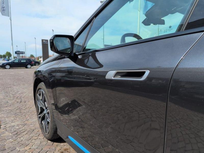 BMW iX XDRIVE40 PACCHETTO SPORTIVO