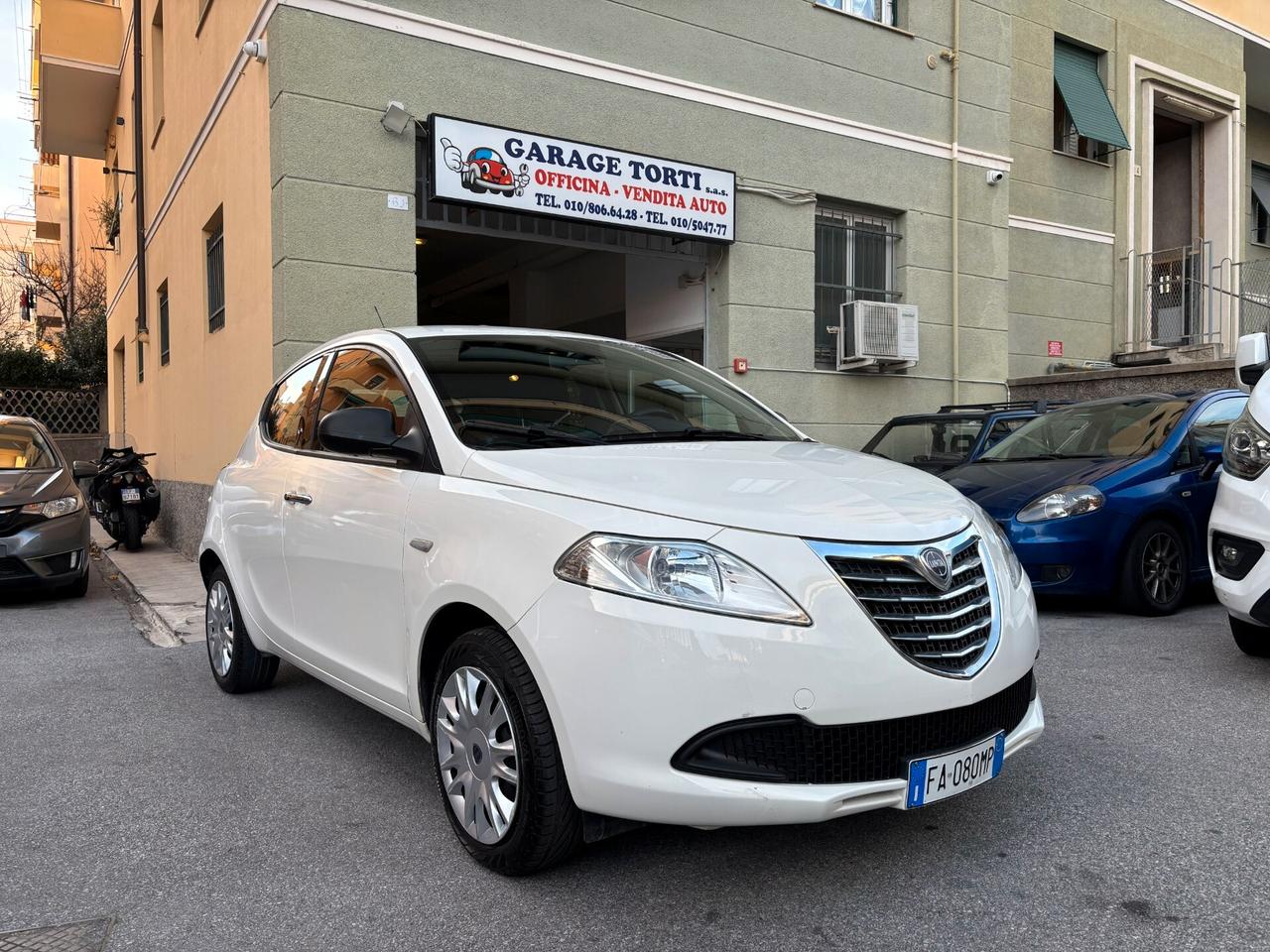 Lancia Ypsilon 1.2 69 CV 5 porte Silver POSTI