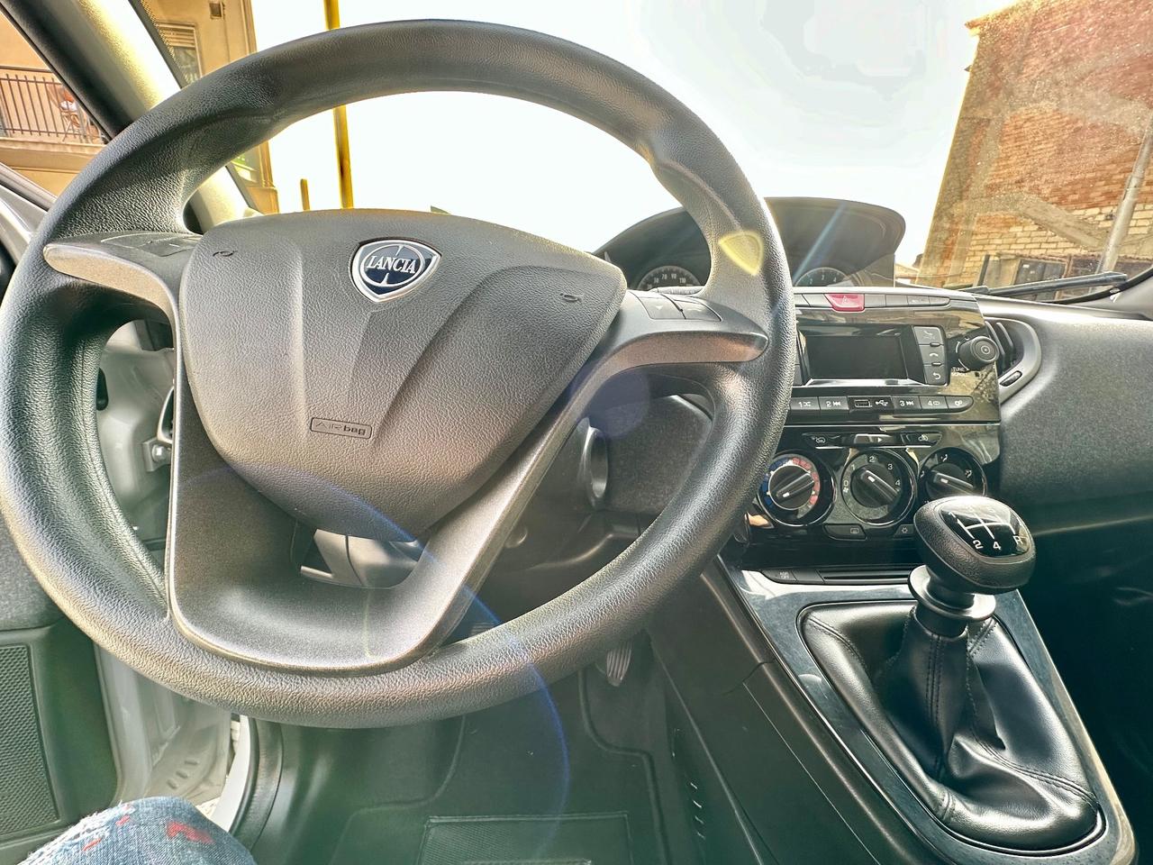 Lancia Ypsilon 1.2 69 CV 5 porte Elefantino