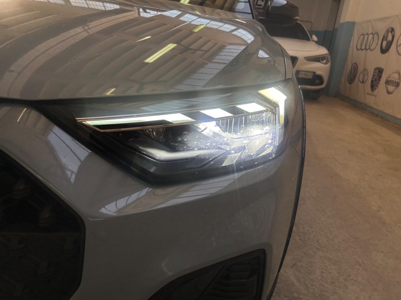 Audi A1 citycarver 30 TFSI Identity Contrast