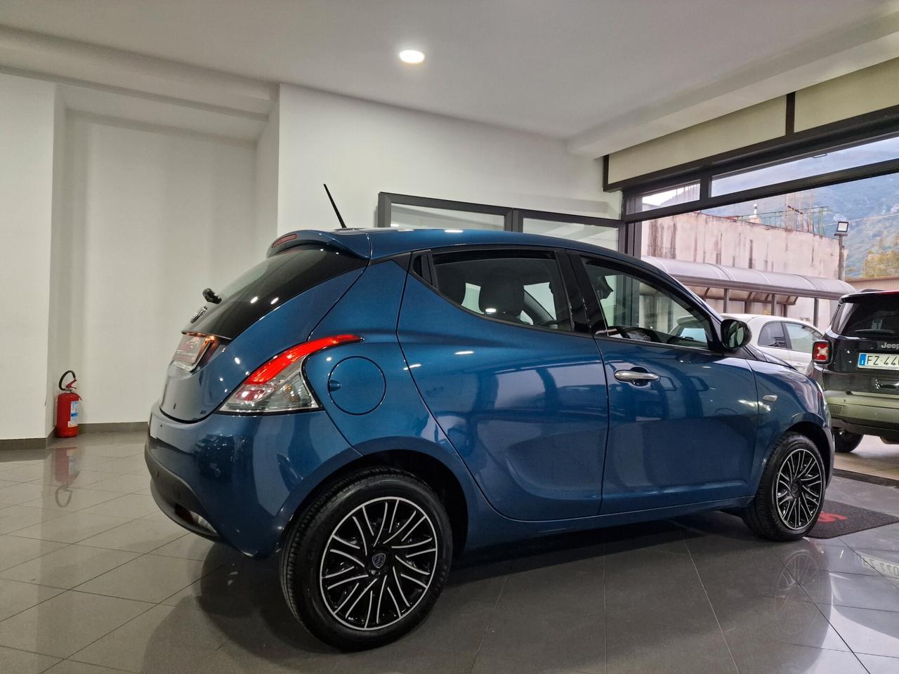 Lancia Ypsilon 1.2 69 CV 5 porte GPL Alberta Ferretti