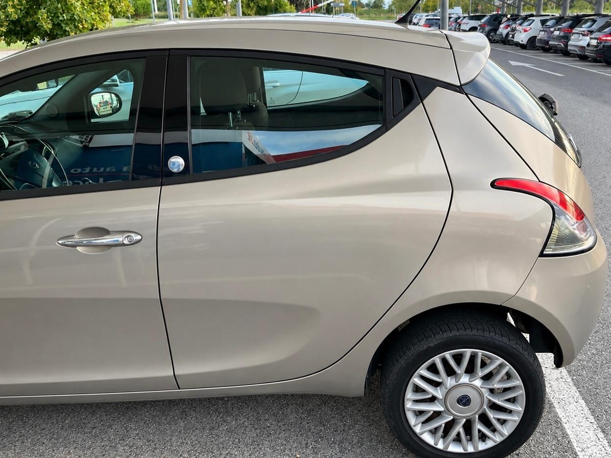 Lancia Ypsilon 0.9 TwinAir 85 CV 5 porte S&S Silver