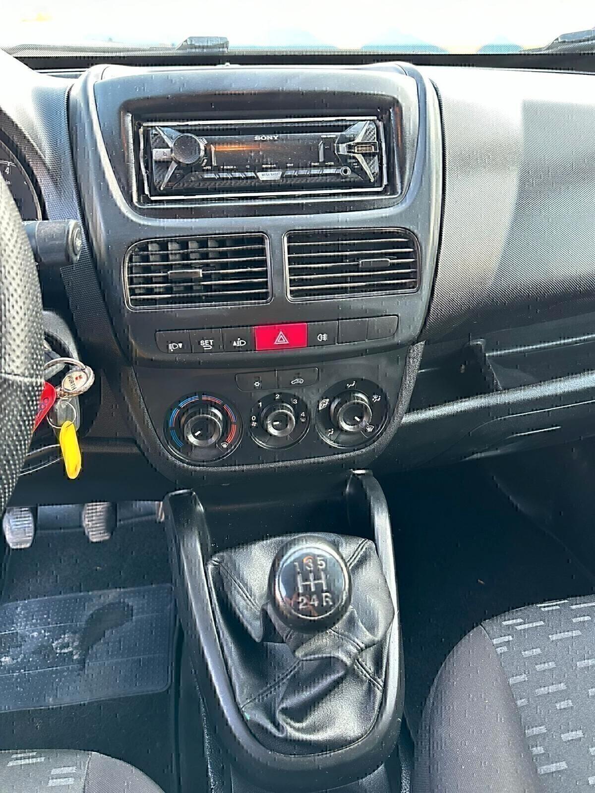 OPEL COMBO ANNO 2017 PRONTO ALL'USO! SUPER PREZZO!