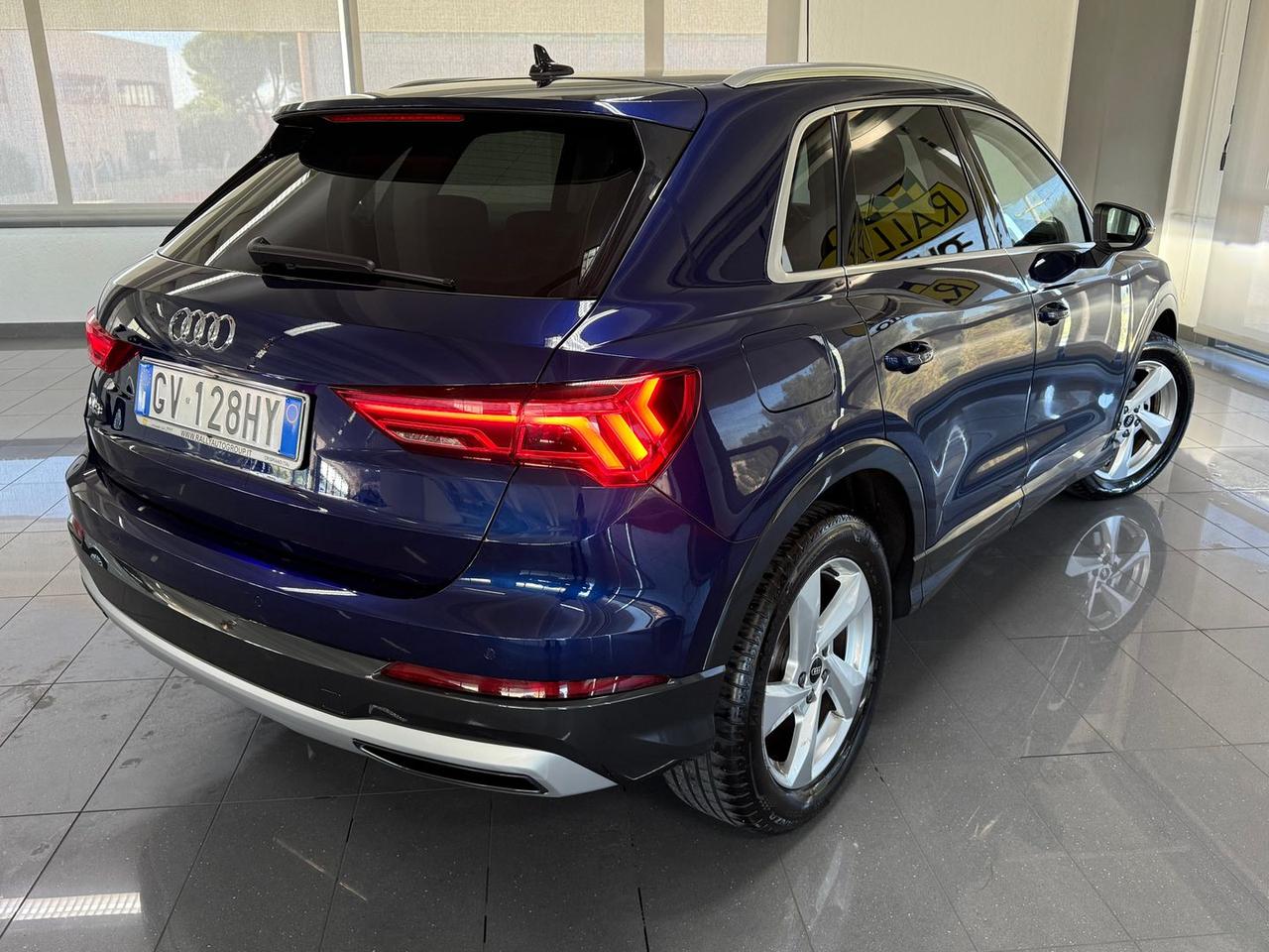 Audi Q3 Identity Black 2.0 35 TDI #8438