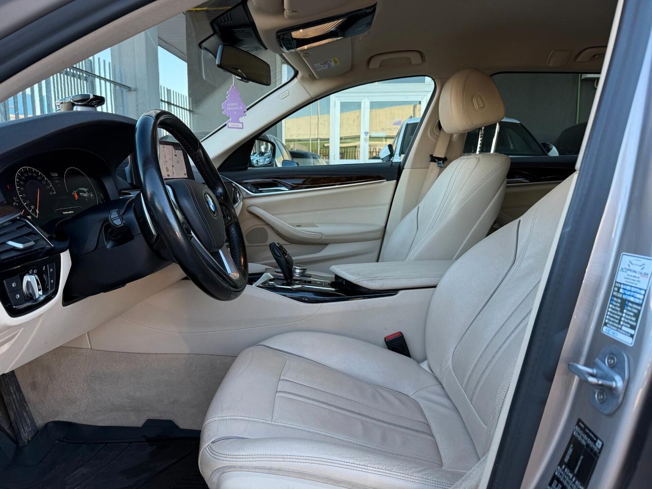 BMW 530 Touring xdrive Luxury 265cv auto / Service In BMW