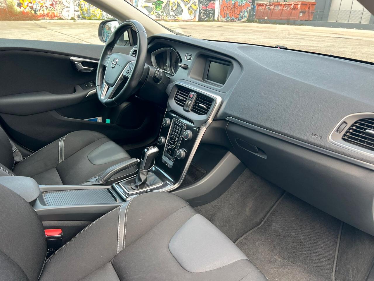 Volvo V40 D2 R-design Momentum 2016