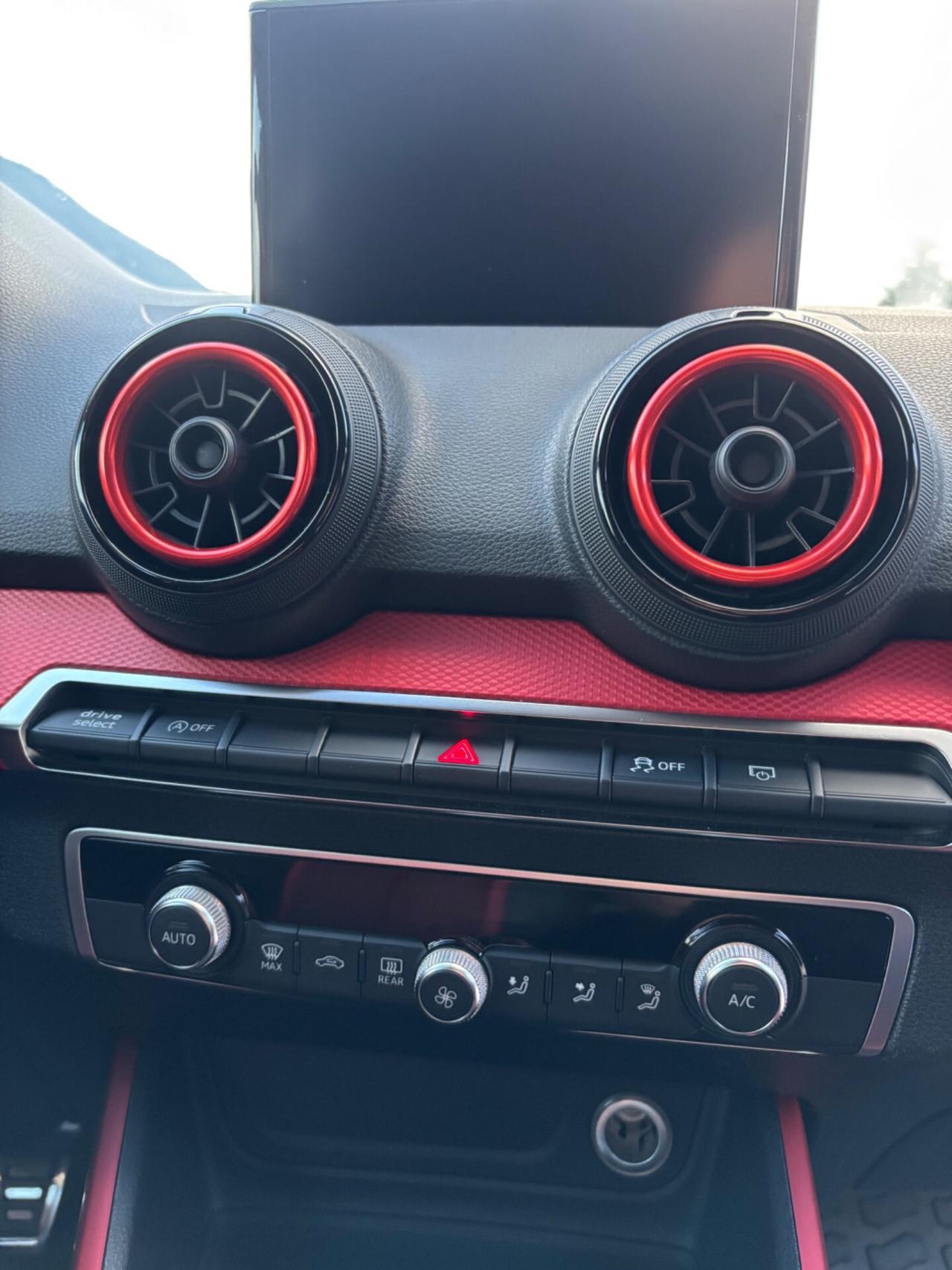 Audi Q2 1.6 TDI S line RED Edition