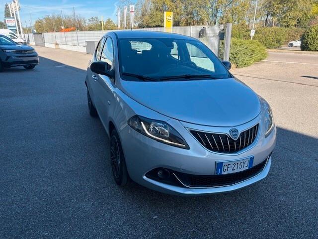 Lancia Ypsilon 1.0 FireFly 5 porte S&S Hybrid Ecochic Silver