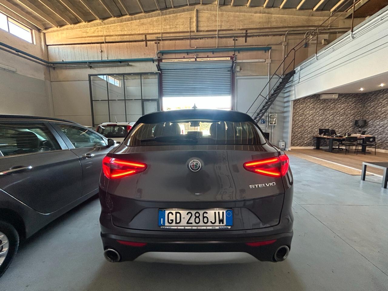 Alfa Romeo Stelvio 2.2 Turbodiesel 160 CV AT8 RWD Business
