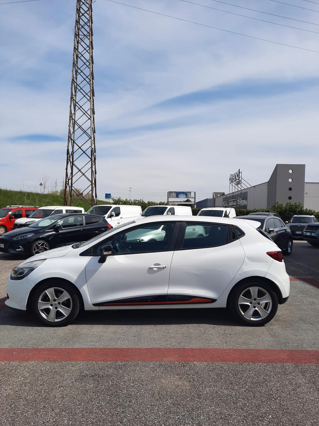 Renault Clio 1.2 75CV 5 porte Live OK NEOPATENTATI