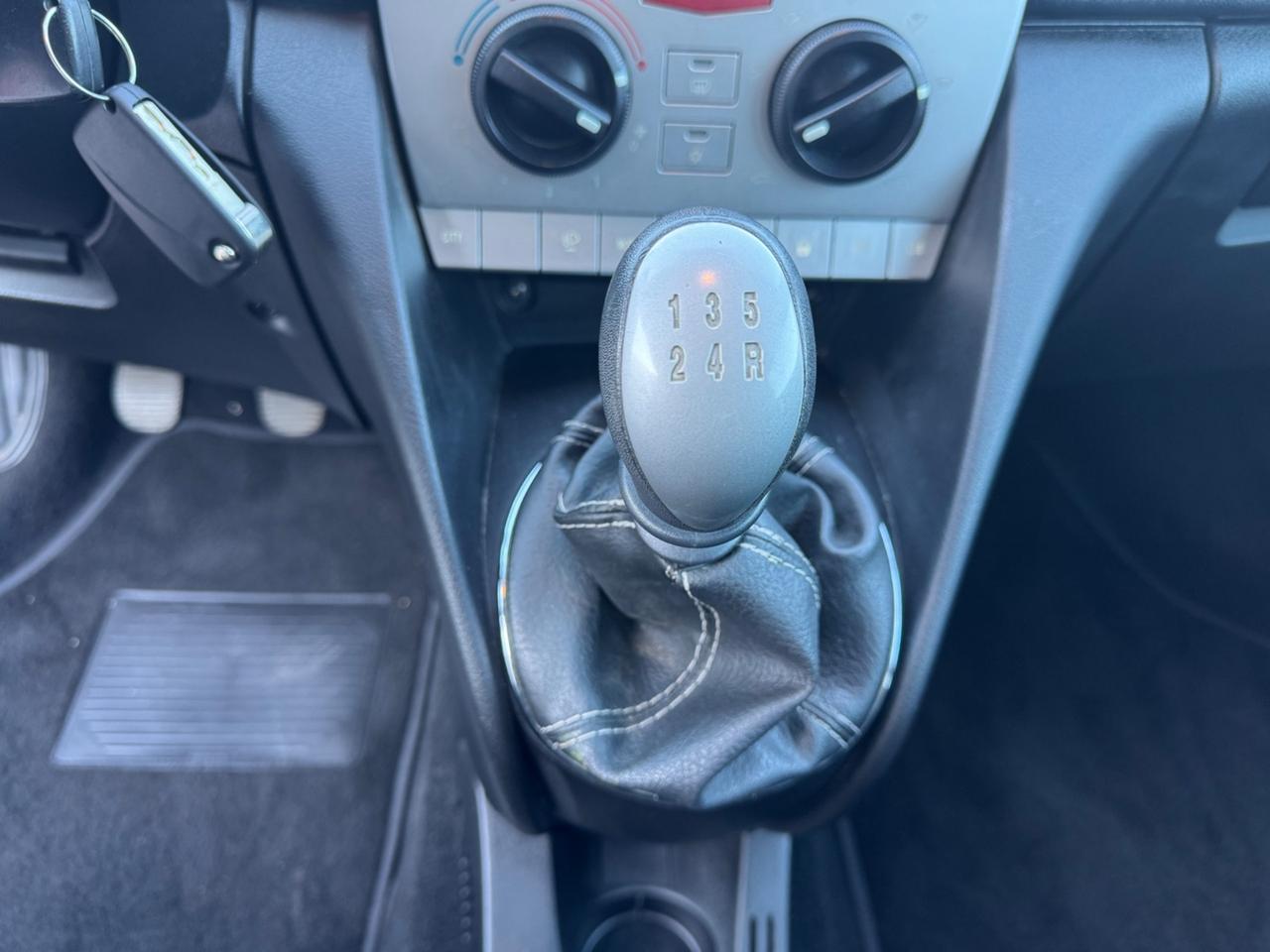 Lancia Ypsilon 1.2 Platino NEOPATENTATI