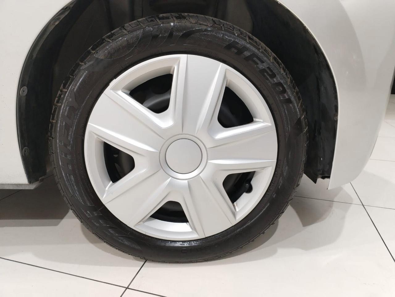 Toyota Aygo 1.0 VVT-i 69 CV 5 porte x-play