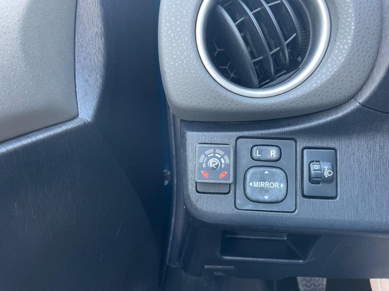 Toyota Yaris 1.0 5 porte