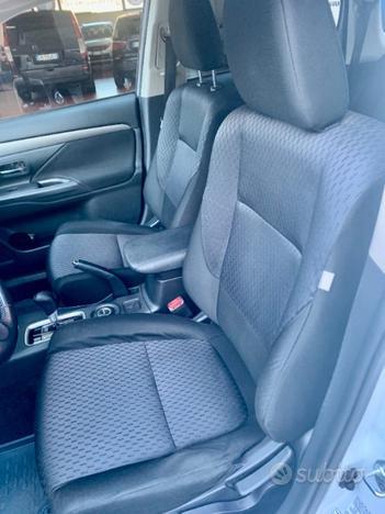 MITSUBISHI Outlander 2.2 DI-D 4WD Instyle AUT.