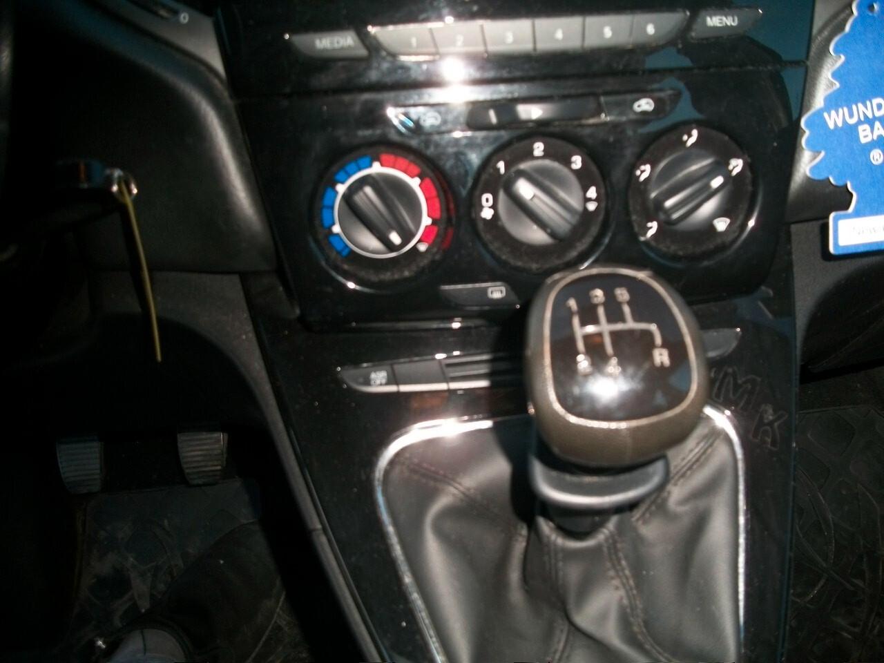 Lancia Ypsilon 1.2 69 CV 5 porte S&S Silver CC 1242 BENZINA EURO 05 KM 92630 TALIANDATI GARANZIA UN ANNO N 08 GOMME E CERCHI N 4 INVERNAL IN FERRO CON COPRI CERCHI 95X100 04 CERCHI IN LEGA ESTIVI 90X100