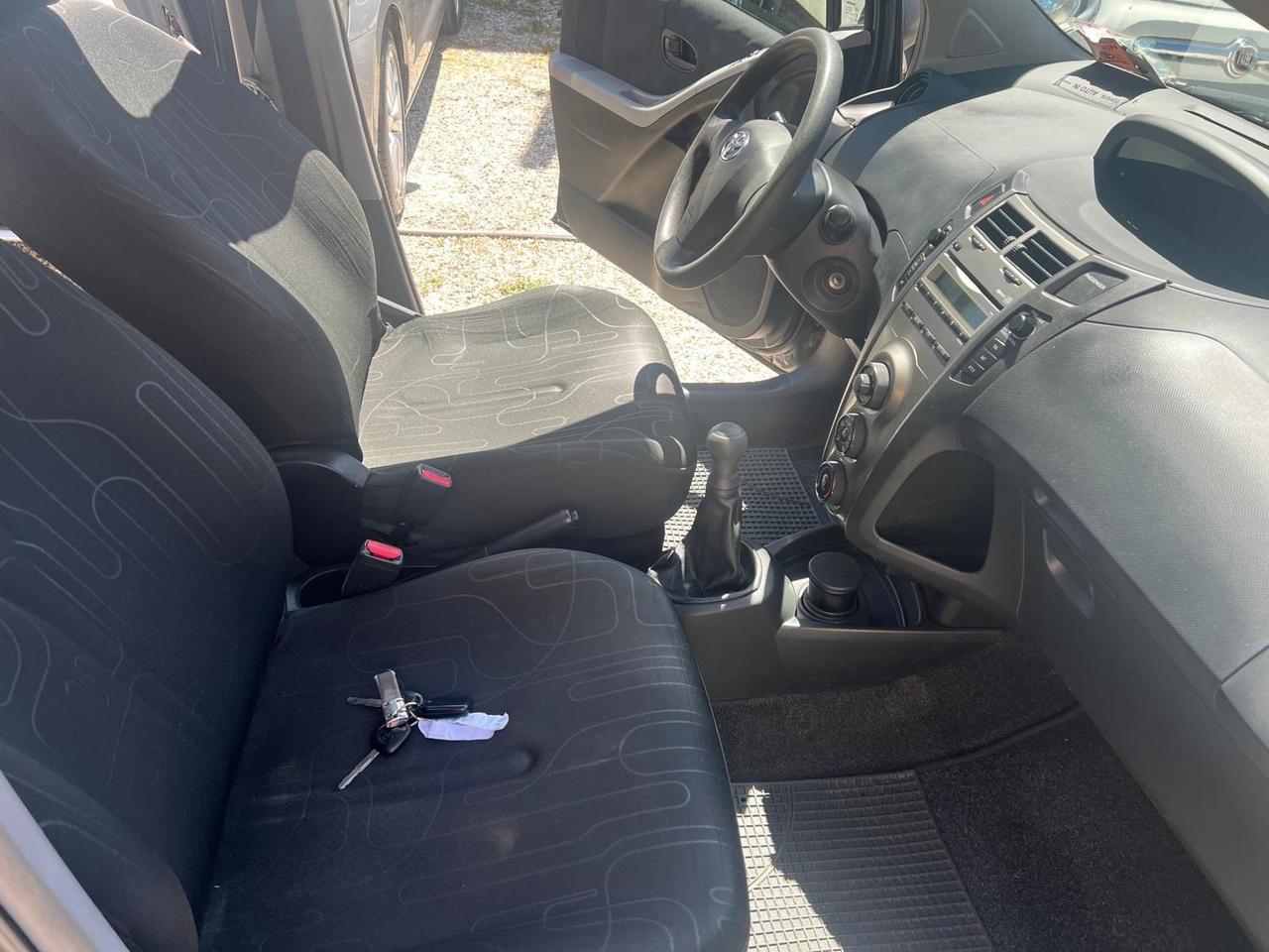Toyota Yaris 1.0 5 porte