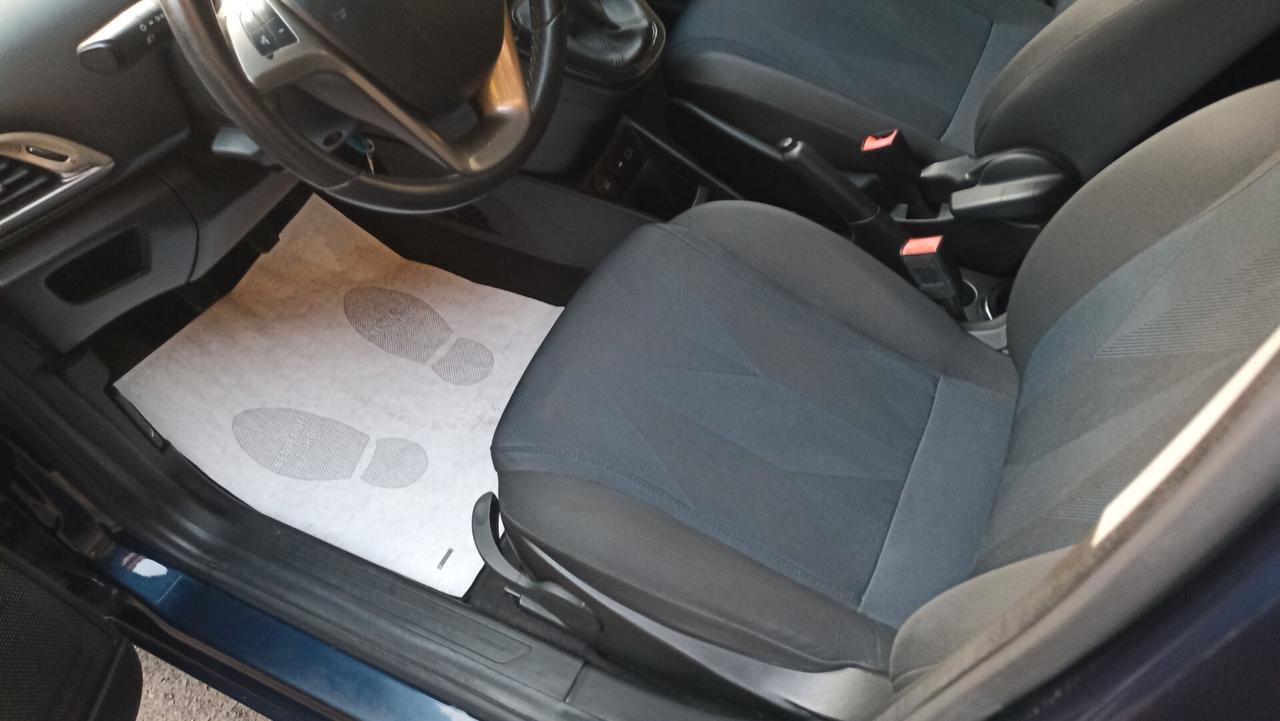 Lancia Ypsilon 1.2 69 CV 5 porte S&S Gold