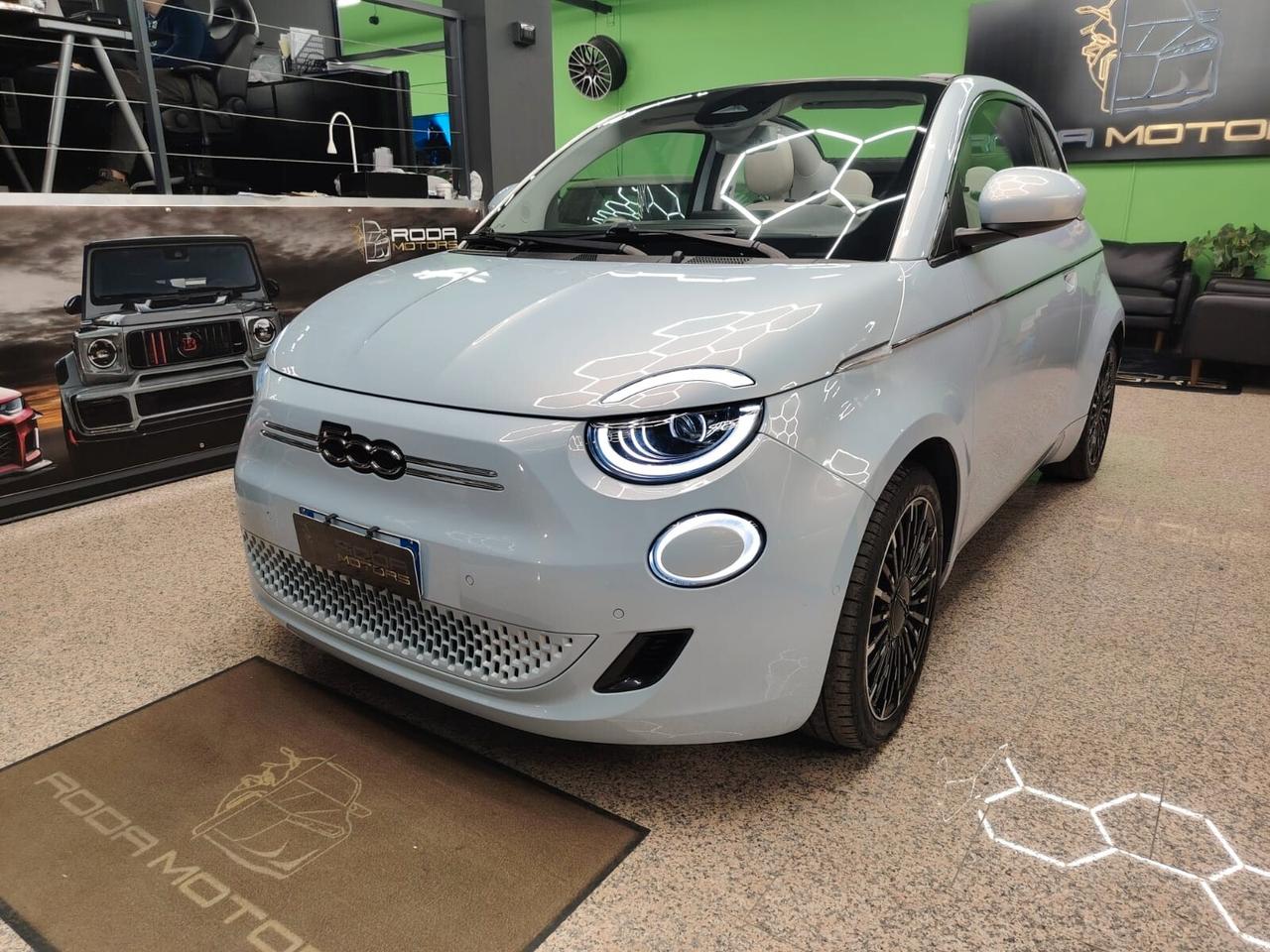 Fiat 500e Cabrio 42 kWh La Prima