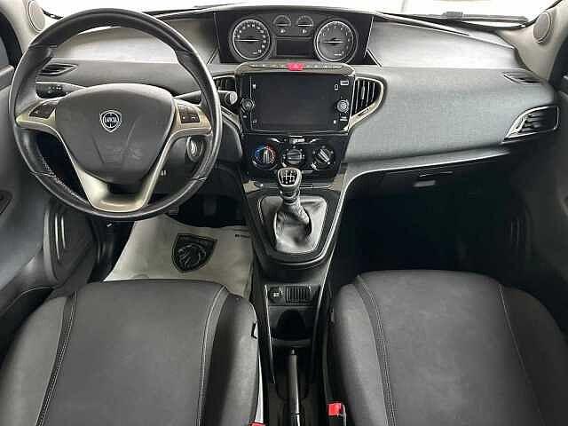 Lancia Ypsilon 1.0 FireFly 5 porte S&S Hybrid Ecochic Silver