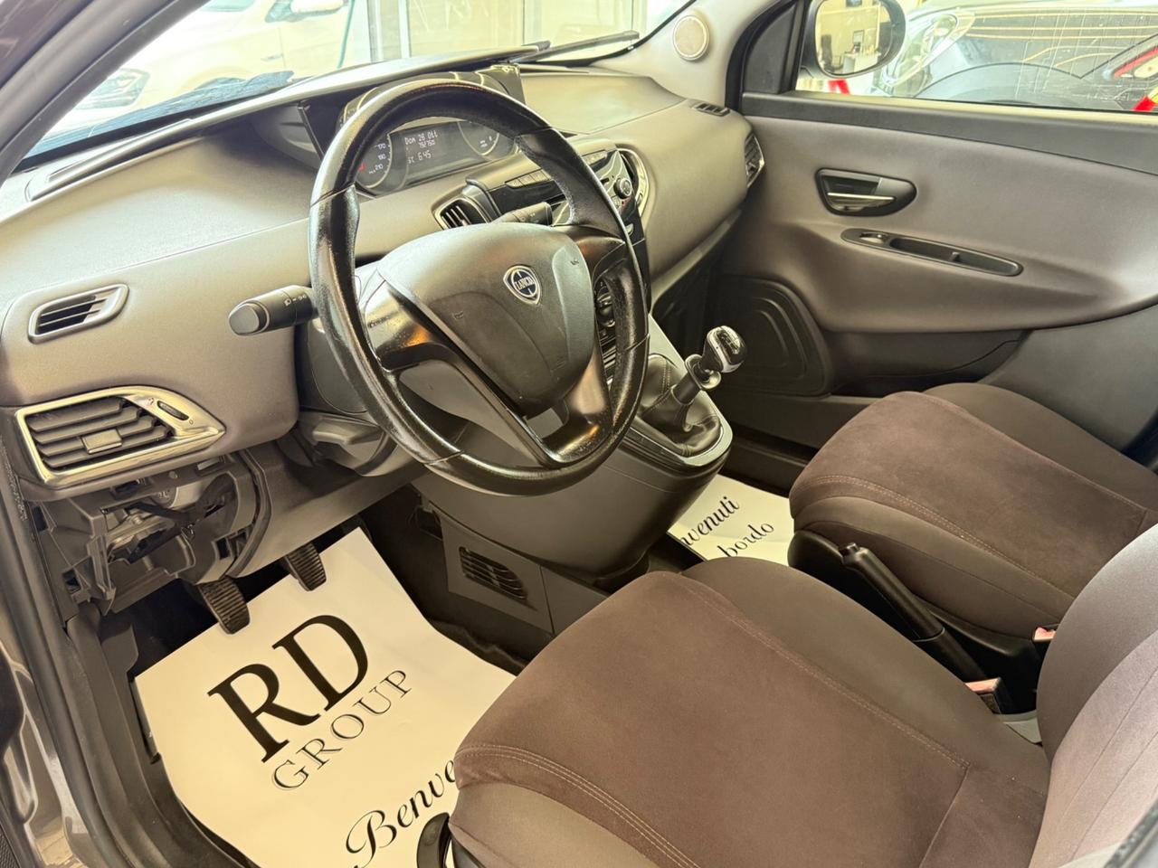 Lancia Ypsilon 1.2 8v Platinum 69cv ok neopatentato