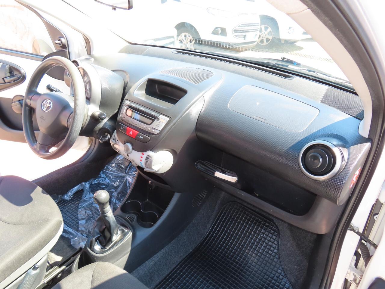 Toyota Aygo 1.0 BENZINA 5 porte NOW FULL 2012