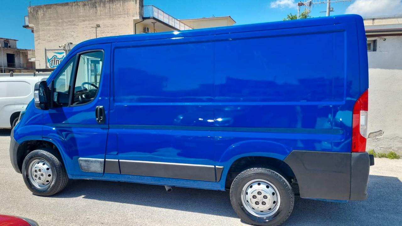 Peugeot-BOXER-2.2-140CV-L1H1BLUEHDI-