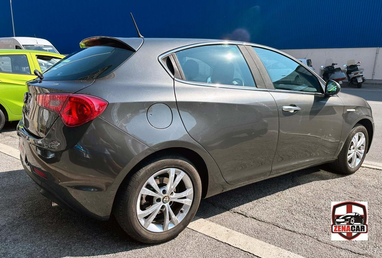 Alfa Romeo Giulietta 2.0 JTDm-2 140 CV Progression interni in pelle