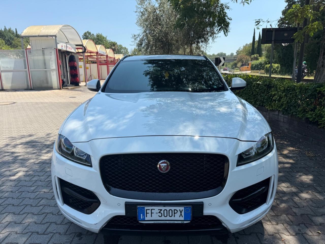 Jaguar F-Pace 2.0 D Portfolio R-Sport garanzia 2 A