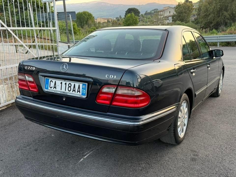 Mercedes-benz E 220 CDI cat Elegance