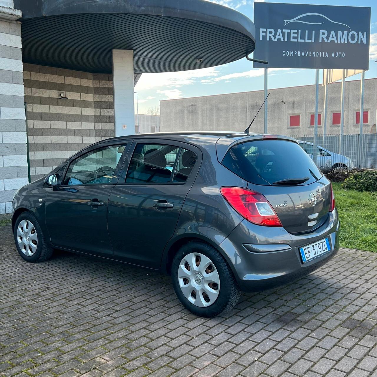 Opel Corsa 1.2 5 porte Club