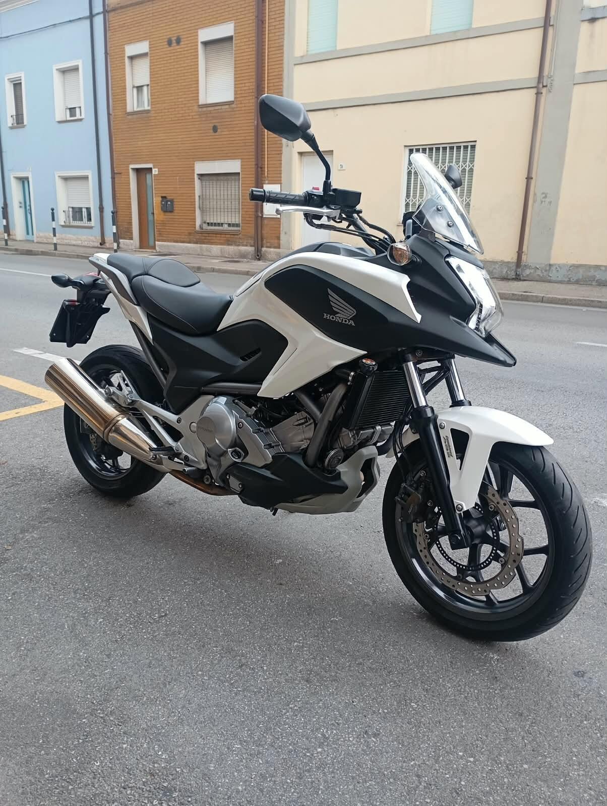Honda NC 700 Bianca