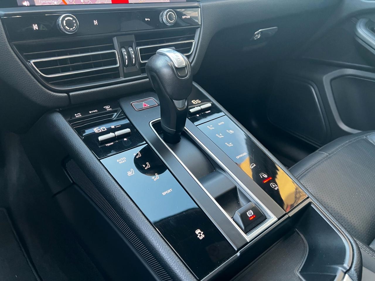 Porsche Macan 2.0 265- TOTAL BLACK-TETTO-2022