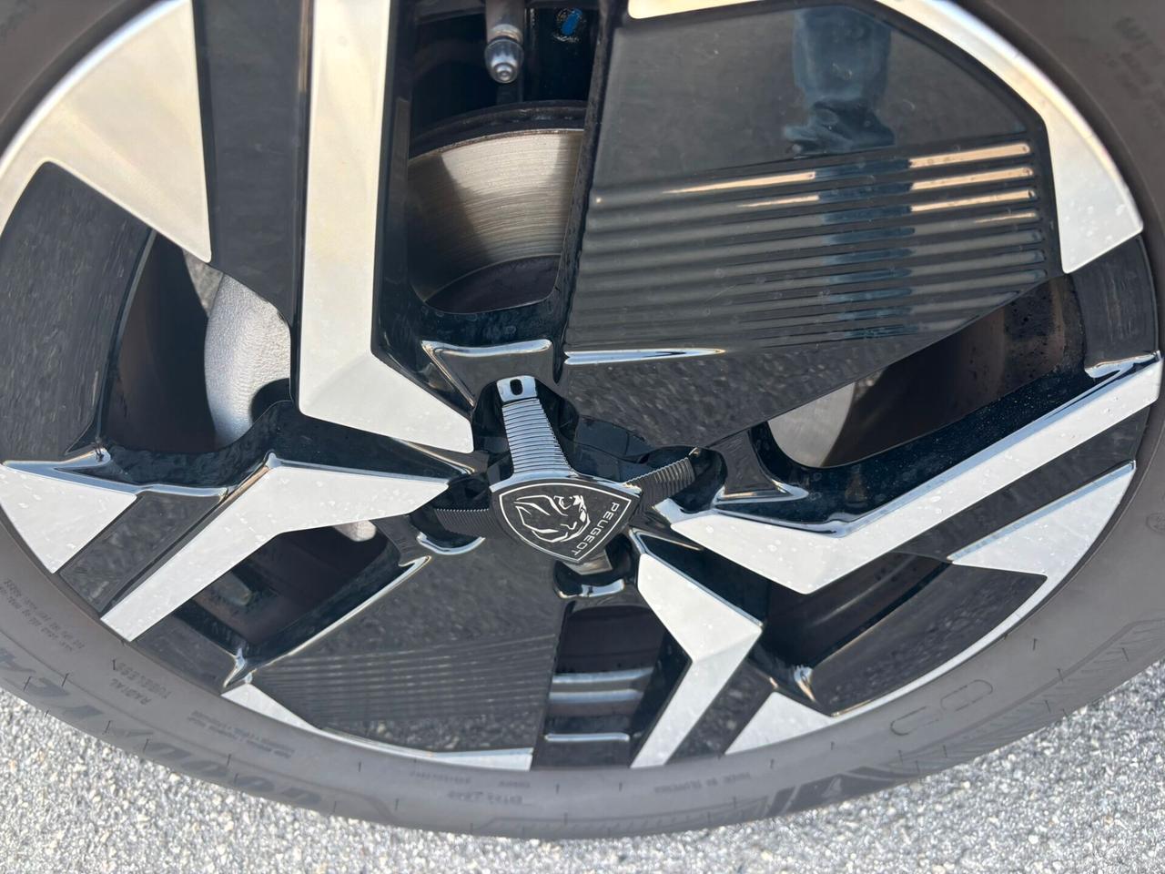 Peugeot 2008 GT PureTech 130 EAT8 SPOTICAR