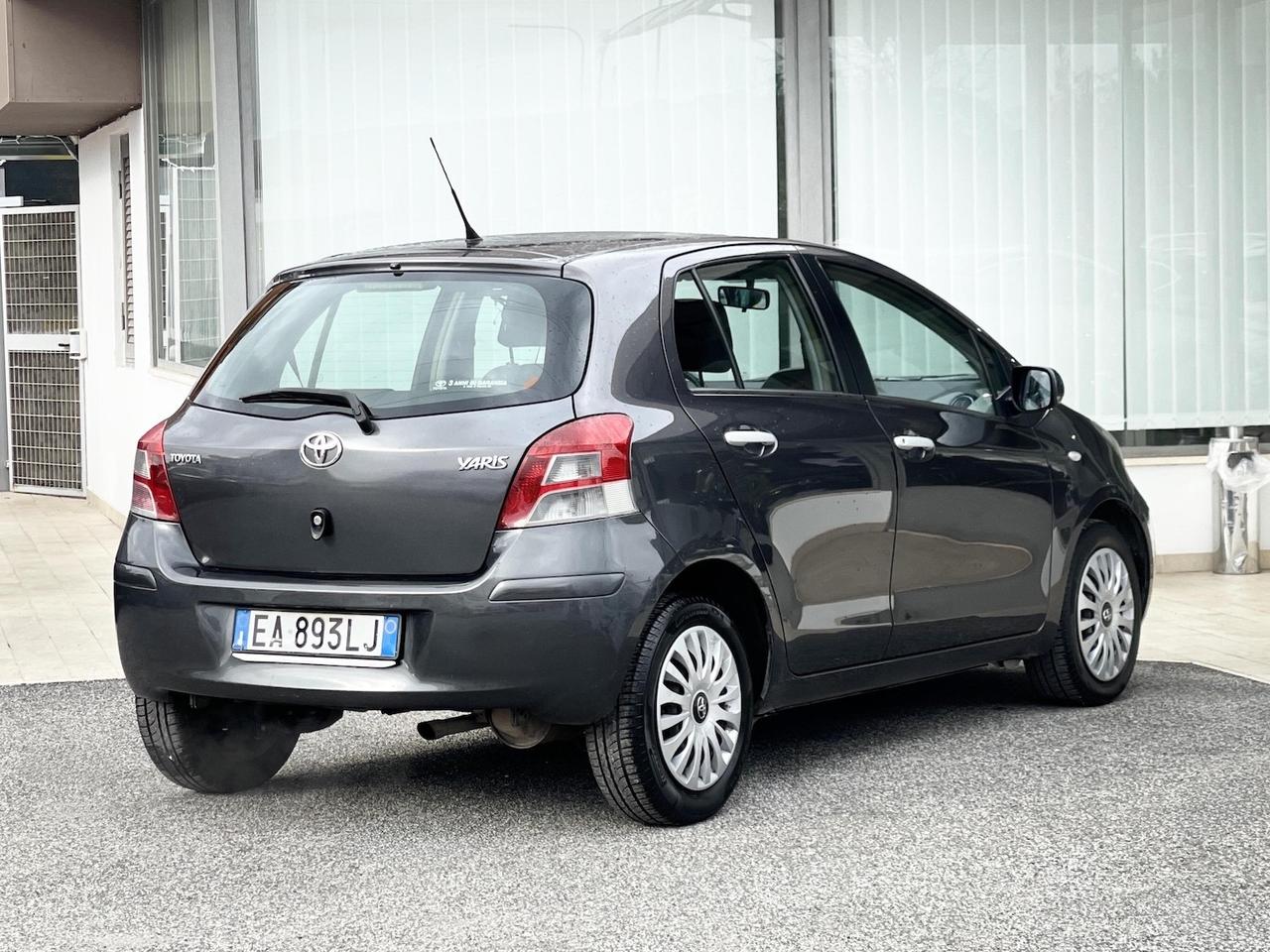 Toyota Yaris 1.3 Benzina 100CV E4 Neo - 2010